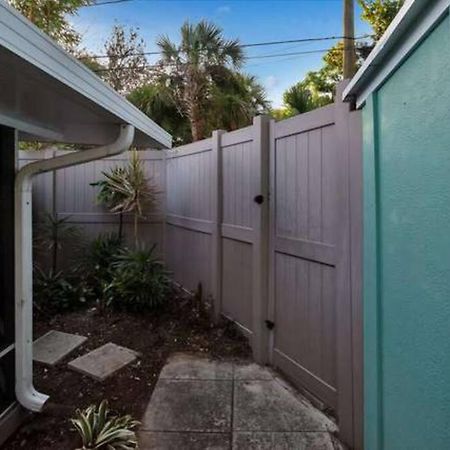 Charming Studio W Pool One Mile To Beach Pets Welcome Lake Worth Beach Exterior photo