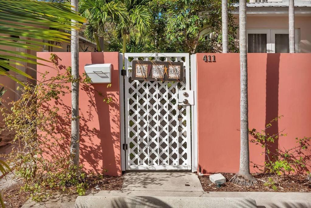 Charming Studio W Pool One Mile To Beach Pets Welcome Lake Worth Beach Exterior photo