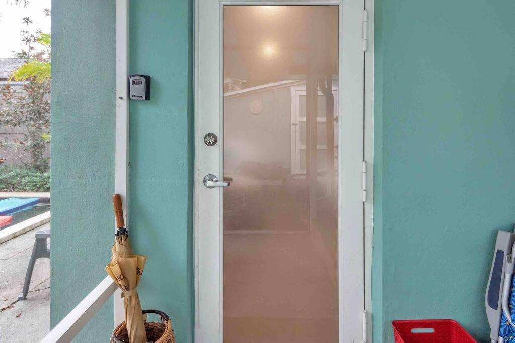 Charming Studio W Pool One Mile To Beach Pets Welcome Lake Worth Beach Exterior photo