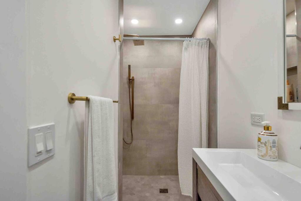 Charming Studio W Pool One Mile To Beach Pets Welcome Lake Worth Beach Exterior photo